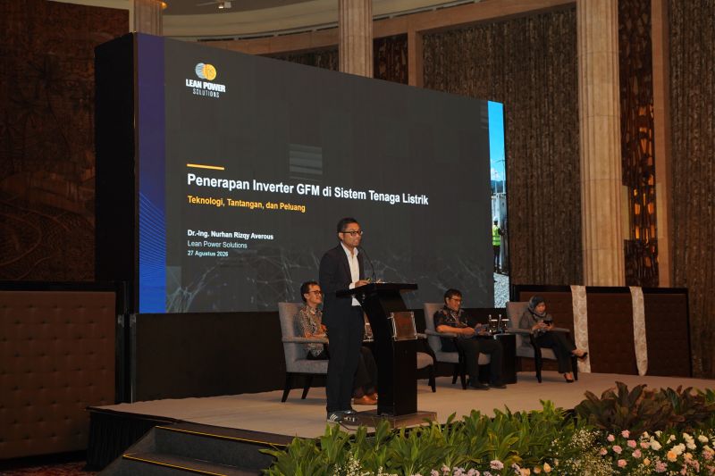 Dr. Nurhan Rizqy Averous of Lean Power Solutions presenting on grid-forming inverter technology at the PT PLN (Persero) BESS forum